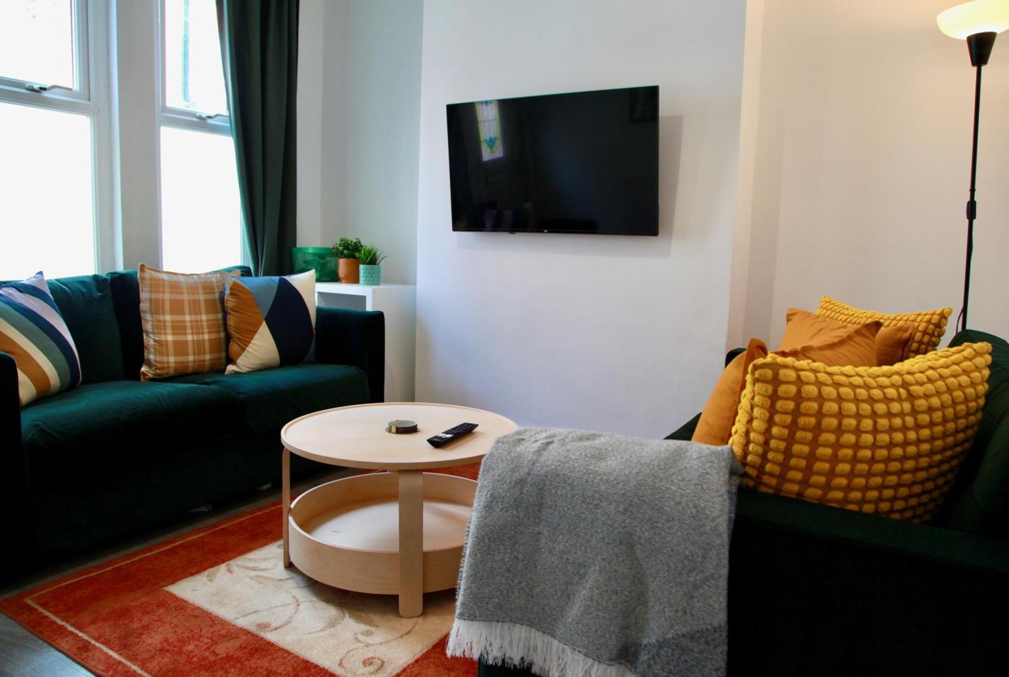 Radford Retreat - - Great For Families & Contractors - Sleeps 6