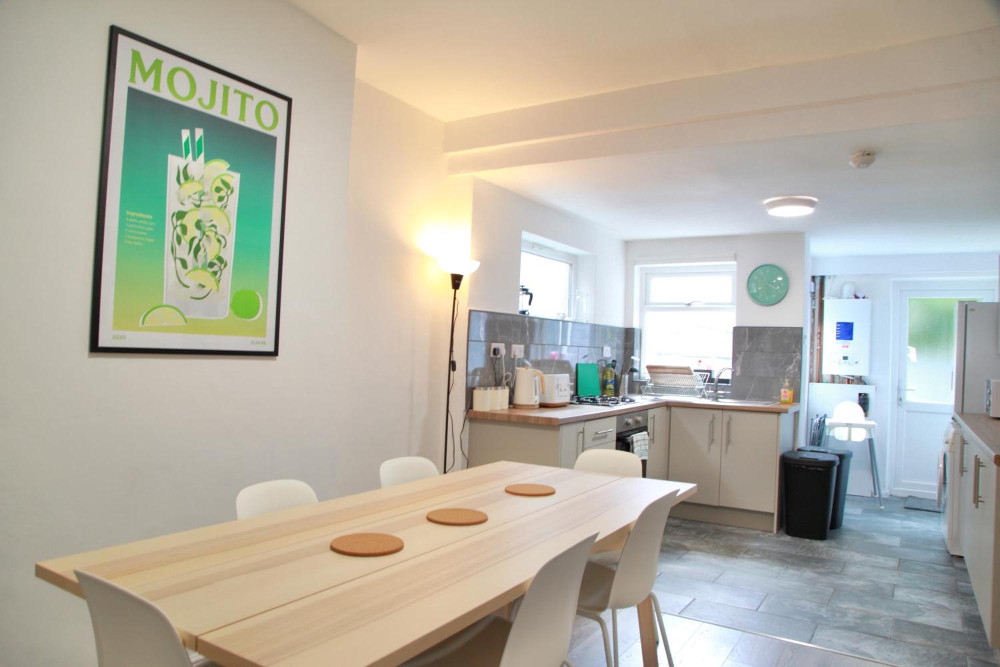 Radford Retreat - - Great For Families & Contractors - Sleeps 6 *