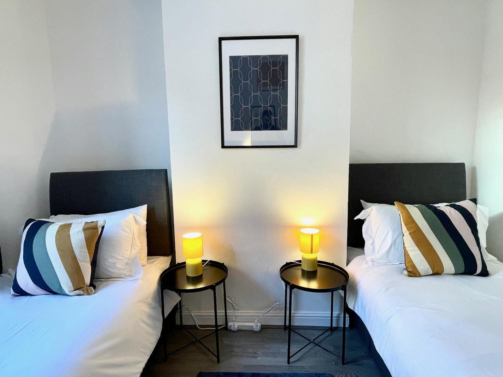 Vakantiehuis Radford Retreat - - Great For Families & Contractors - Sleeps 6 *